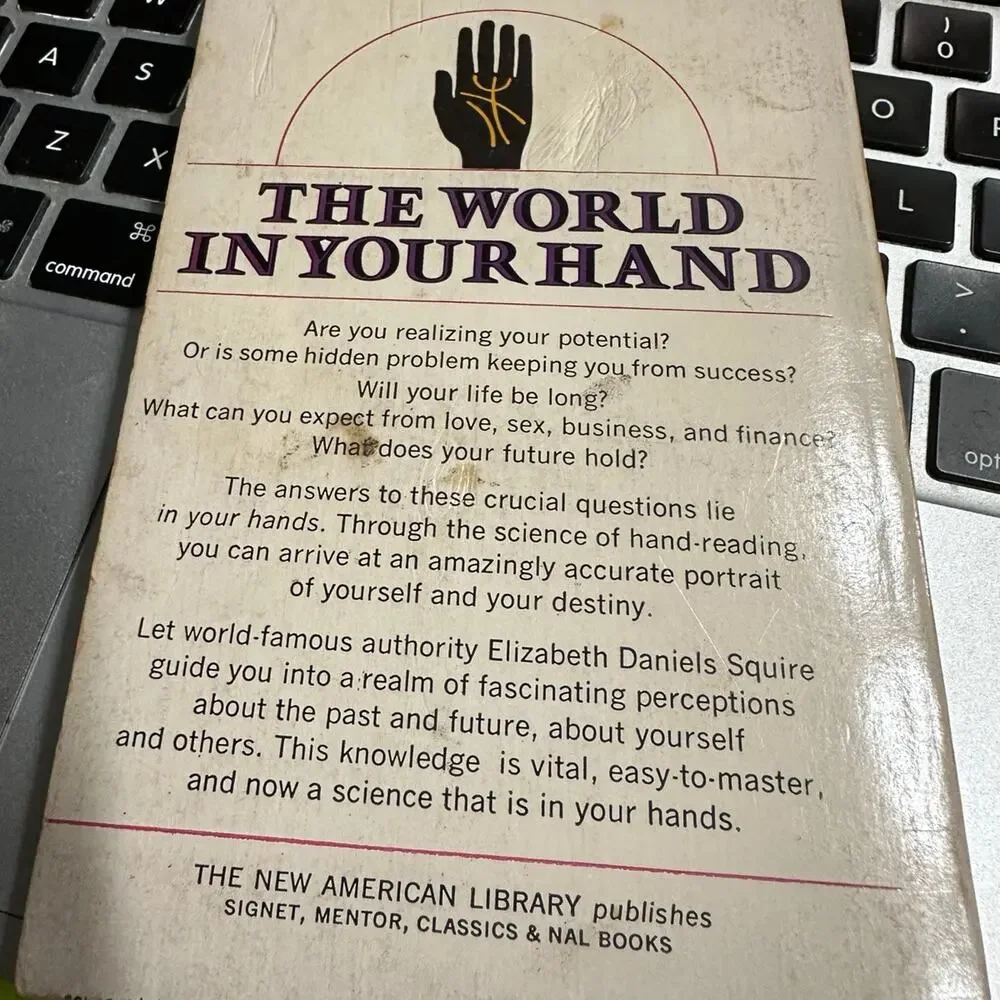 Fortune in Your Hand Book Elizabeth Daniels Squire-1960‎